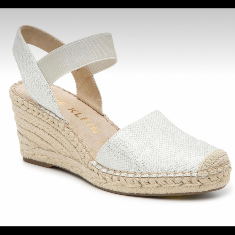 NWOT ANNE KLEIN ESPADRILLE WEDGE SILVER WHITE METALLIC STRETCH SANDAL SIZE 7